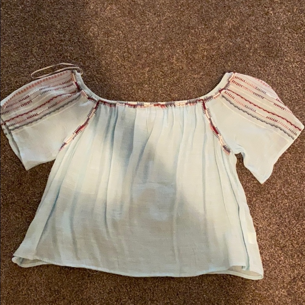 Shoulderless shirt